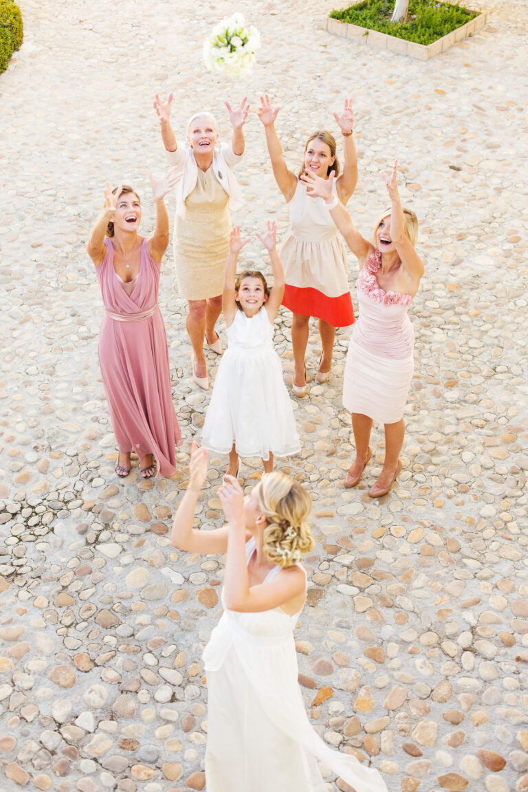 Throwing Of The Bouquet – Catch The Magic